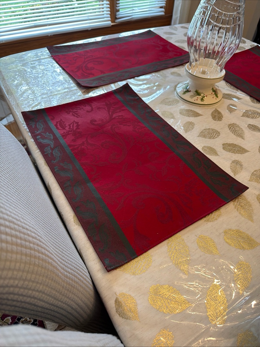 Christmas Holly  & Berry set of 6 cloth placemats 19x13 in New